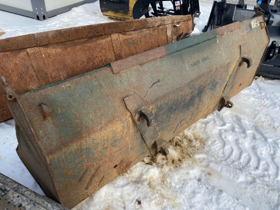88in detachable bucket. See pics for mounting