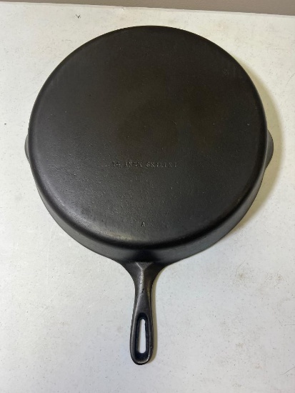 Wagnerware No. 12 Cast Iron Skillet