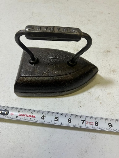 Wapak no. 12 Cast Iron Clothes iron
