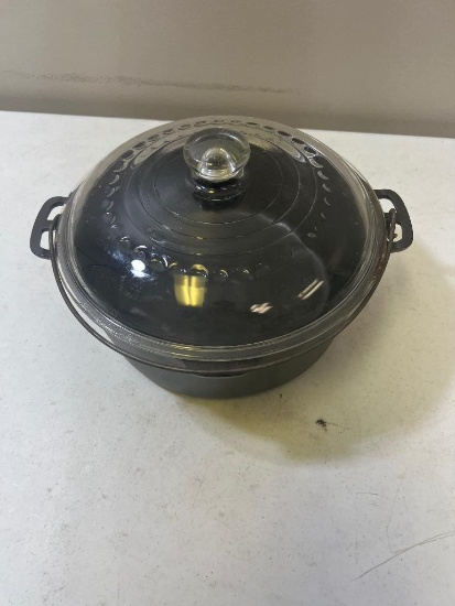 Wagnerware no. 8 Cast Iron Dutch Oven with glass lid