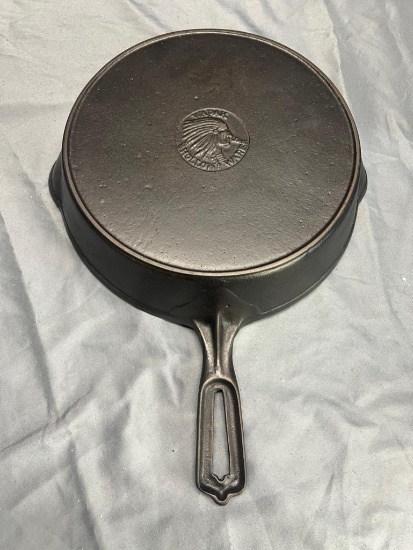 Wapak Indianhead no. 8 Cast Iron Skillet