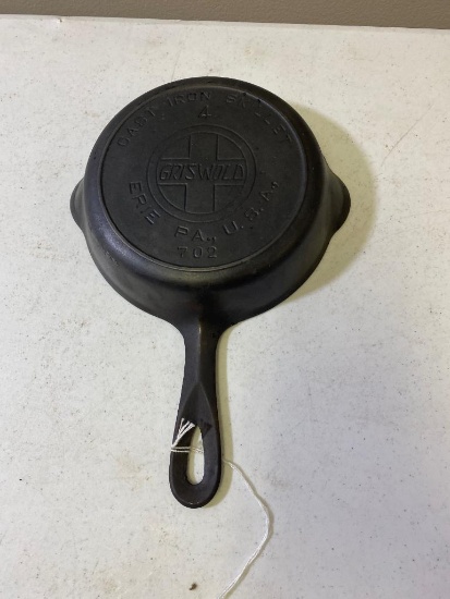 Griswold no. 4 Slant Block Logo cast Iron Skillet w/ heat ring
