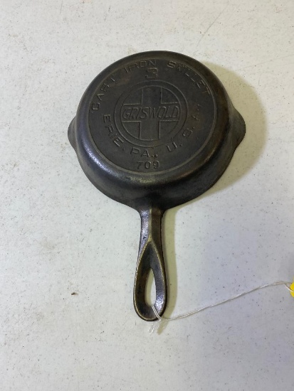Griswold no. 3 Slant Block Logo cast Iron Skillet w/ heat ring