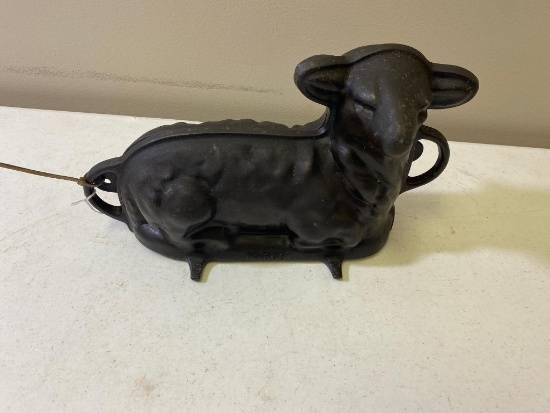 Griswold Lamb Mold, mold 866 and 921