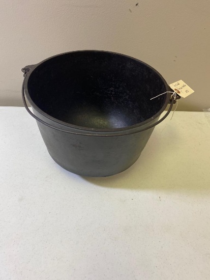 Griswold no. 9 large block logo 3 legged kettle