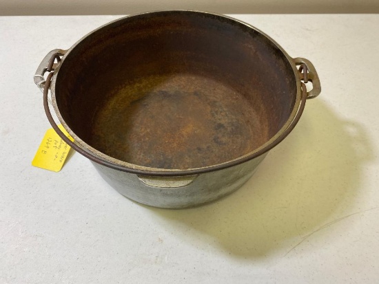 Wagnerware Sidney O Dutch oven bottom, 1269E