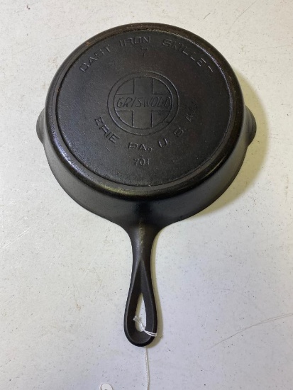 Griswold Slant Block Logo No. 7 Cast Iron Skillet