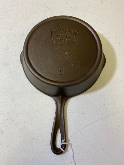 Favorite Piquaware No. 5 Cast Iron Skillet w/ heat ring, Smiley Logo, with wooden handle