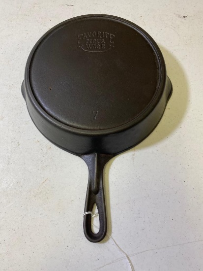 Favorite Piquaware No. 7 Cast Iron Skillet w/ heat ring, Smiley Logo