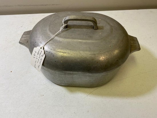Wagnerware Magna Lite Aluminum Roaster with lid and trivet