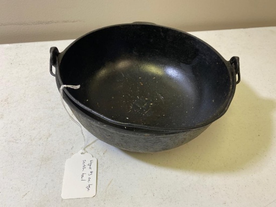 Wagner No. 3 Arc Logo Scotch bowl