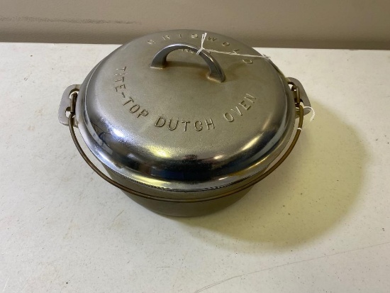 Griswold No. 9 Tite Top Cast Iron Dutch Oven, with lid, and trivet