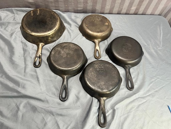 Dealer Lot, 4 Wagnerware Skillets and No. 3 Griswold Small block Skillet, Wagners need cleaned