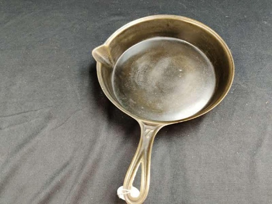 Gatemark #7 Skillet w/ pour spout, Rare