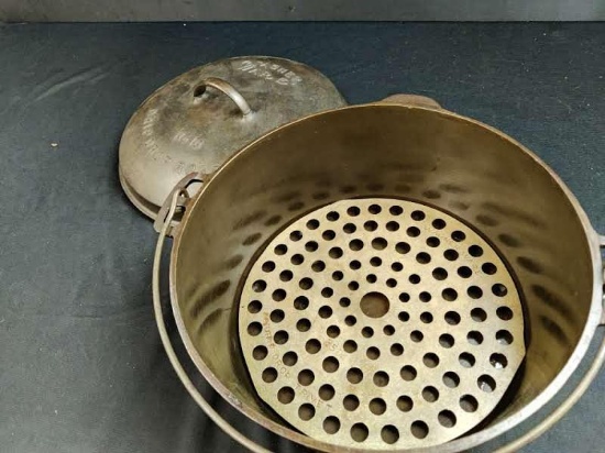Wagner 1270B Round Roaster w/ lid and trivet