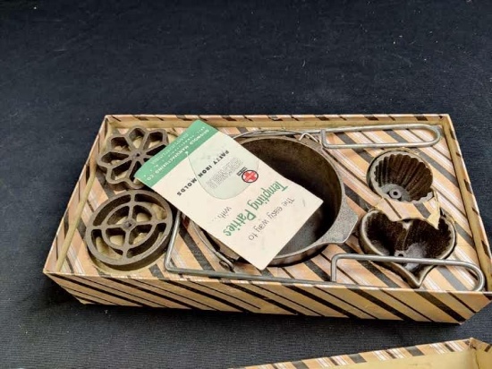 Griswold Patty Mold set in original box