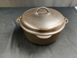 Griswold #9-1279 Dutch Oven with lid and Trivet, good set