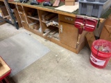 Work station with bench vise 30 x 90 x 32