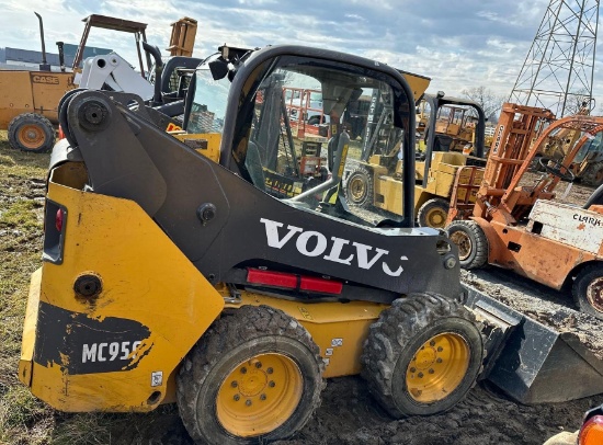 (33021) 2013 Volvo MC95C Skid Loader