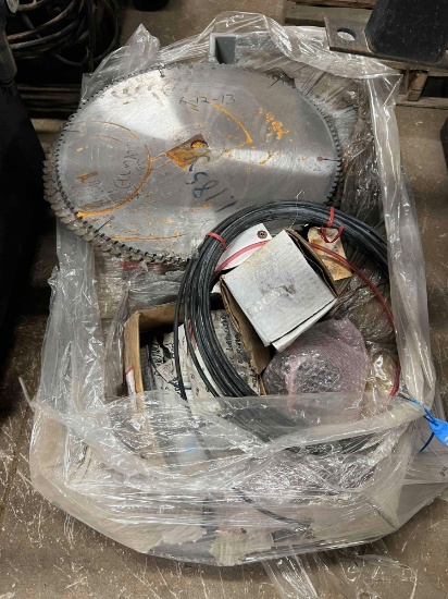 (19103)- Pallet lot of saw blades and parts