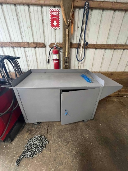 (19115)- 4' x 26" x 34" Metal Work cart on wheels, storage underneath