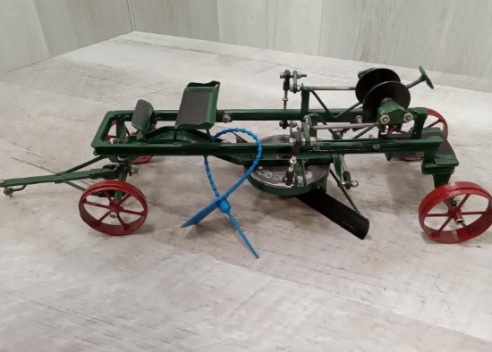 RW Deavers custom road grader model w/ex. detail