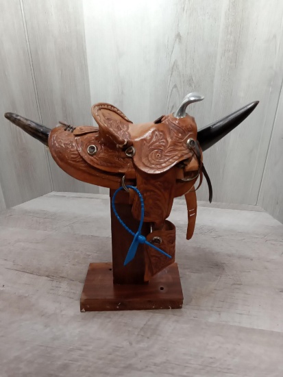 Salesman sample saddle w/stand high detail