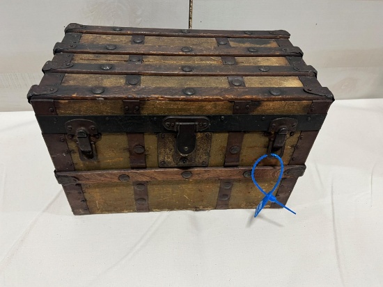 Sample travelers Trunk nice piece slight Damage in top, missing handles