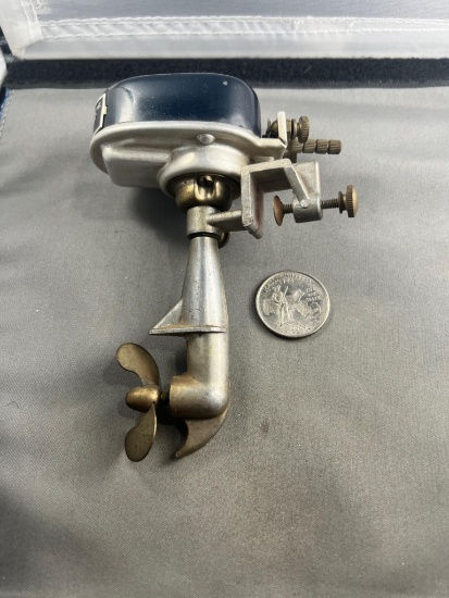 MINIATURE SAMPLE SIZE K & O MOTOR BOAT MOTOR