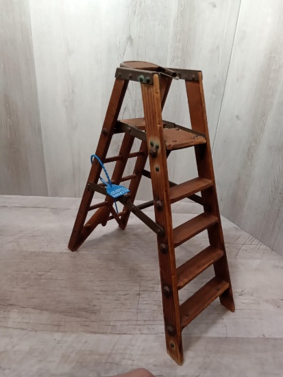 Salesman sample Step ladder great detail