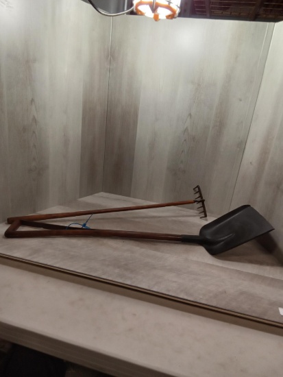 Childs Shovel an rake 2 pcs.