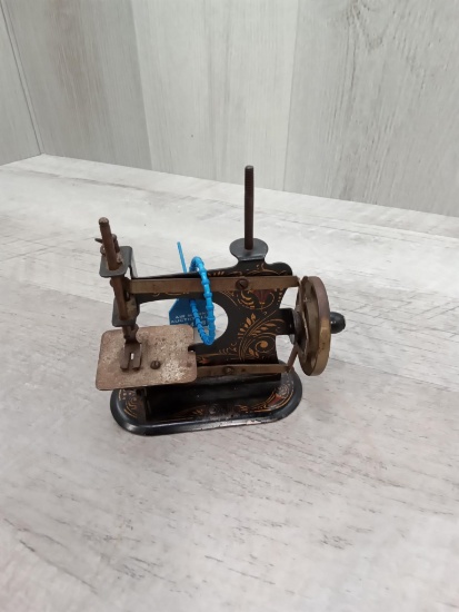 Model Sewing Machine