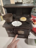 Model Garland Stove with Skillet and Bean Pot