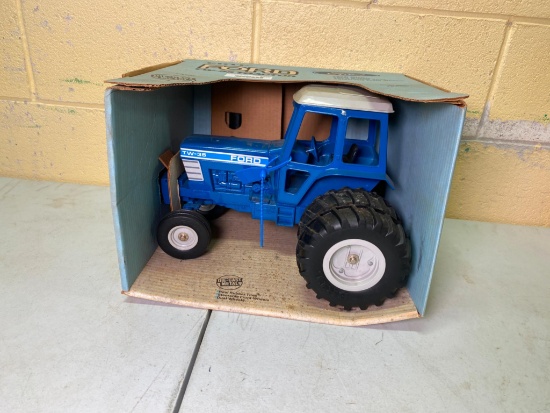 ERTL TW-35 FORD TRACTOR DIE-CAST 1/12 SCALE