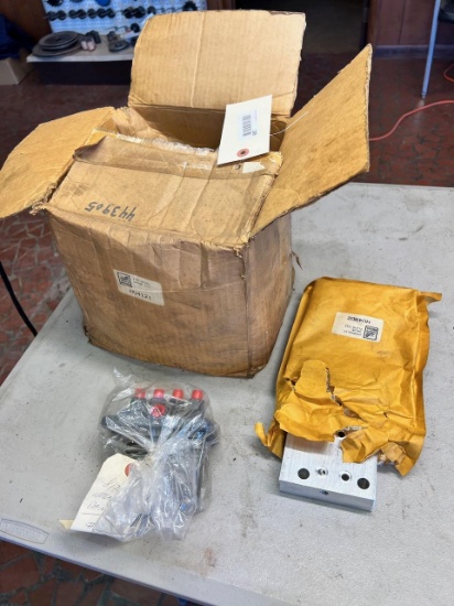 Lot of Asst. Ford/ New Holland parts, see pics for parts numbers