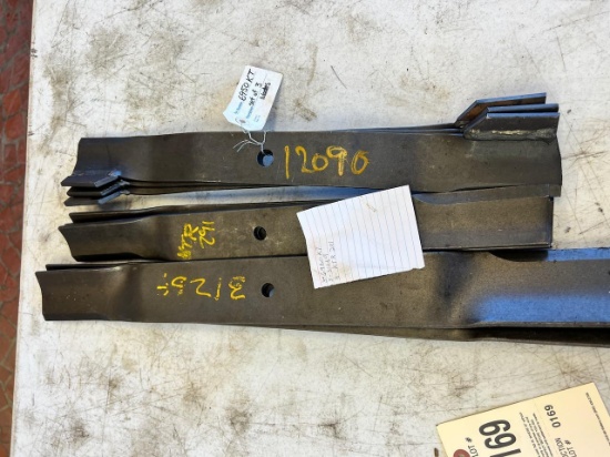 Lot of Asst. mower blades, see pics for parts numbers