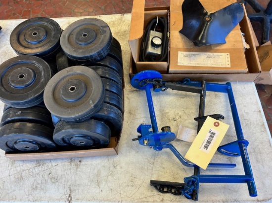 Lot of Asst. Ford/ New Holland parts, see pics for parts numbers