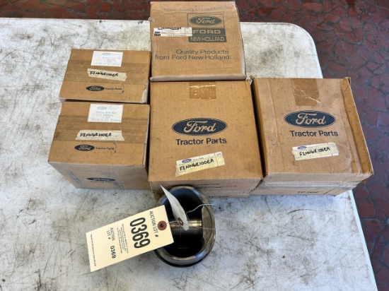 Lot of Asst. Ford/ New Holland parts, see pics for parts numbers