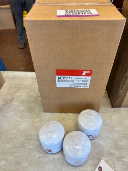 Lot of Asst. Ford/ New Holland filters, see pics for parts numbers