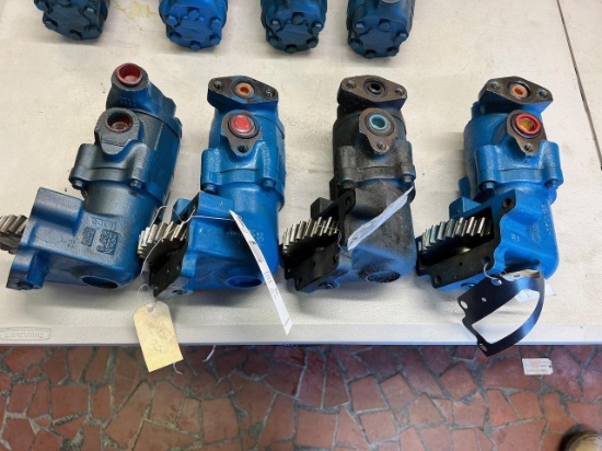 Lot of 4 hydraulic pumps, sells times the money