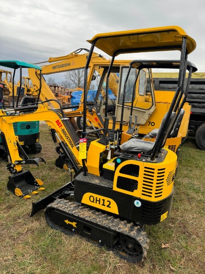 (INV50035) AGT industrial QH 12 brand new mini excavator, 16 inch tooth, bucket, manual, thumb,
