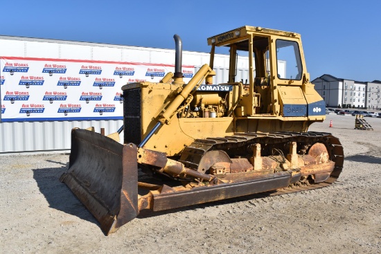 (INV906) Komatsu D65E Bulldozer, 9,452 hrs, 136in front blade,