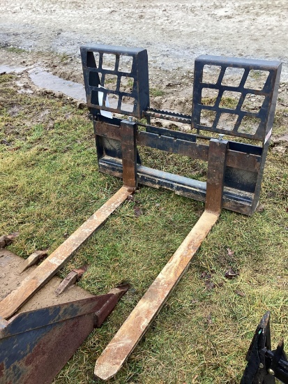 (INV542) Stout 48 in. Heavy Duty Pallet Forks Skid Steer Attachment