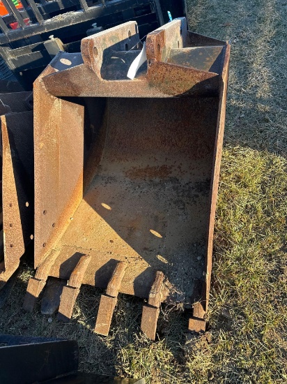 EXCAVATOR BUCKET
