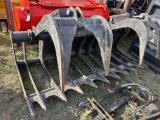 BOBCAT ROOT GRAPPLE. 82