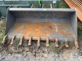 Skid steer bucket