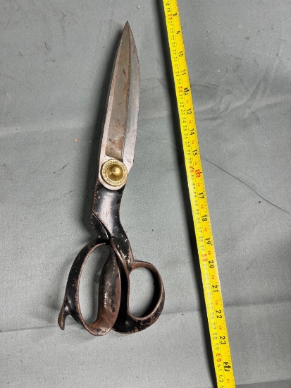 Large B Heinisch Inventor marked scissors