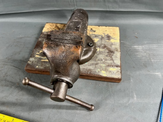 Wilton no 3. 3 inch bench vise