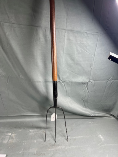 VINTAGE 3 PRONG PITCHFORK