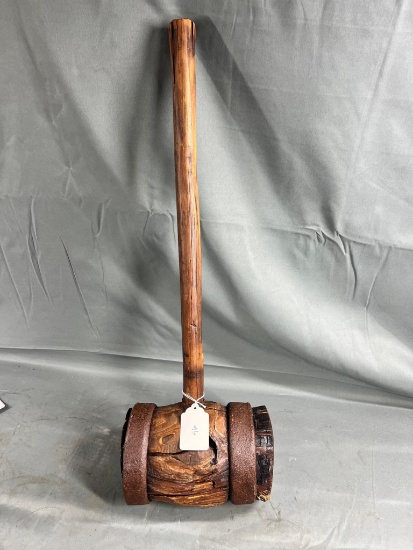 30" HEAVY FRAMER'S OR CIRCUS MALLET CA: 1900-40